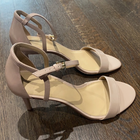 Sexy Nude Michael Kors Sandal - Picture 3 of 6
